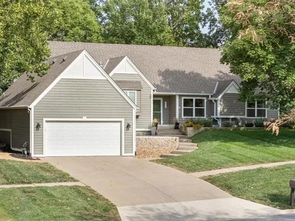 1214 Crestline Dr, Lawrence, KS 66049