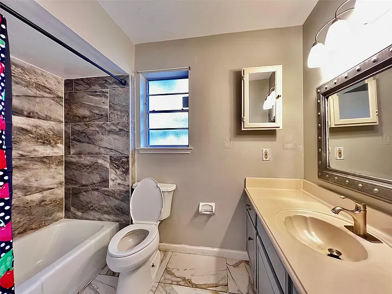 13819 Wickersham Ln — Photo 14