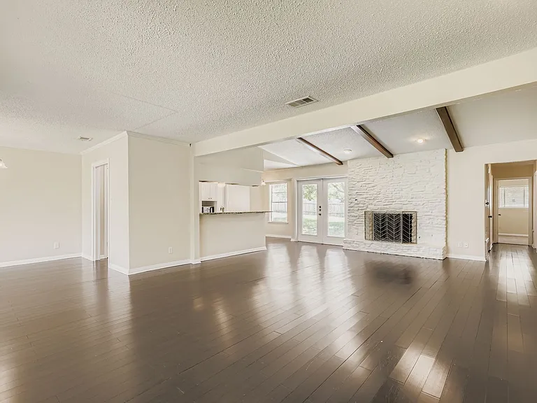 5313 Basswood Ln — Photo 5