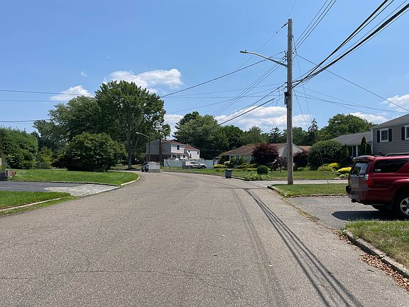 4th image of 16 Frost Ln