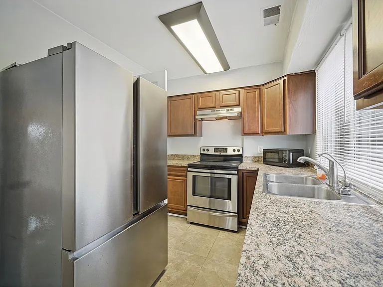 1216 Green Cedar Ln — Photo 10