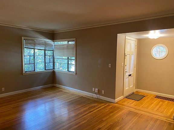 4th image of 307 Catalpa St