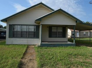 321 E Cash St, Iowa Park, TX 76367