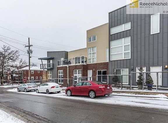 3rd image of 588 W 40th St #588