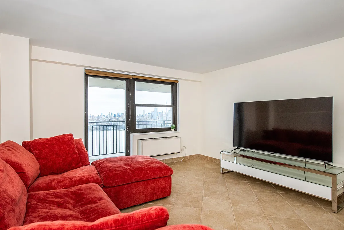 Building Photo - 7855 Boulevard East #26E