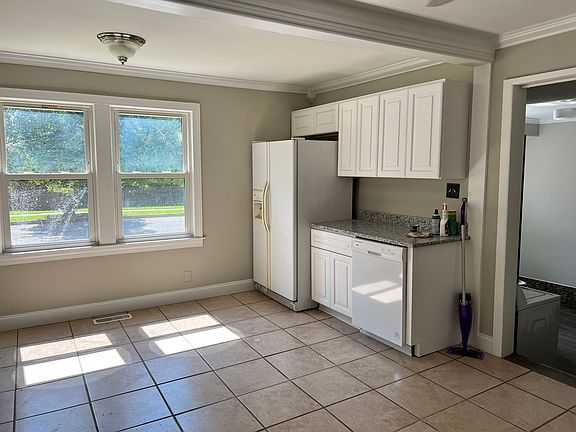 4th image of 1247 E Balview Ave