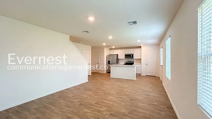 16043 Mahogany Way — Photo 4