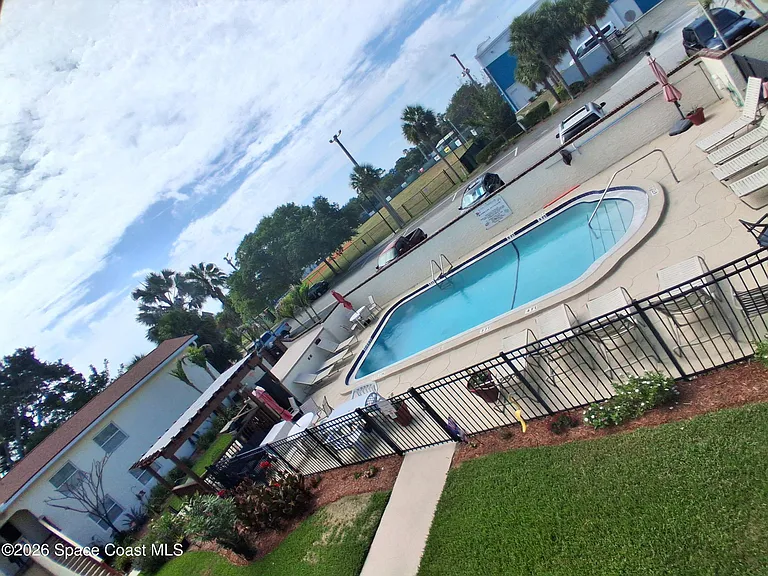 300 Monroe Ave #21 — Photo 22