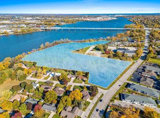 3200 Riverside Dr, Green Bay, WI 54301