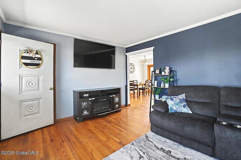 5th image of 400 Baker Avenue