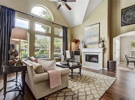 5th image of 2676 Henley Dr