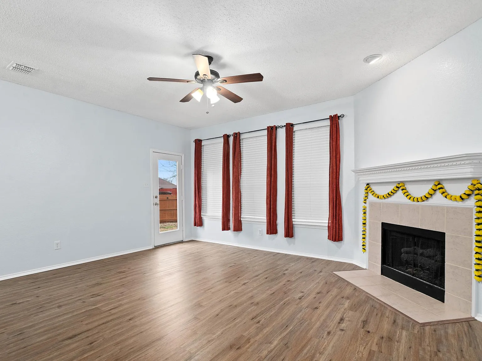 316 Leameadow Dr — Photo 4