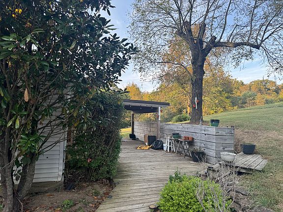 3rd image of 423 Finnell Pike