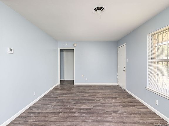3rd image of 4919 LAKEWOOD DR