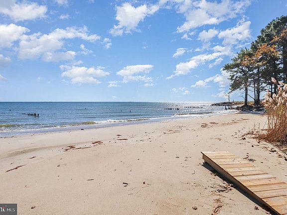 2nd image of 160 Shipwatch Ln