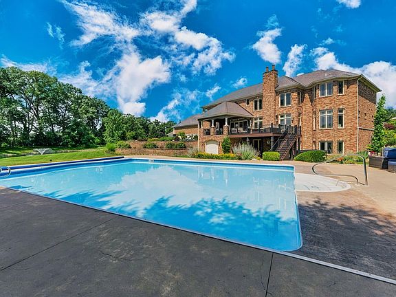 3rd image of 53717 Meadow Lake Ct