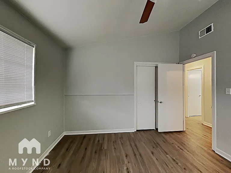 525 Karen St — Photo 9