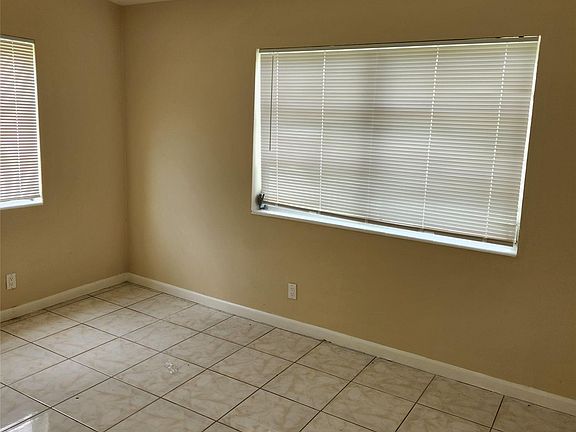 4th image of 3136 N Seacrest Boulevard