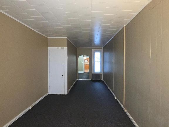 3rd image of 921 Perry St