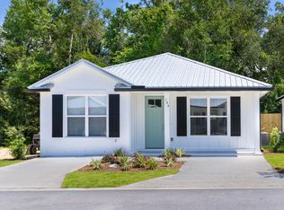 104 Penny Ln, Valparaiso, FL 32580