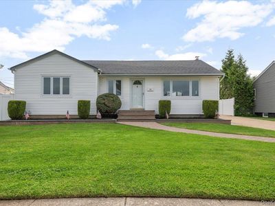88 Linden Boulevard, Hicksville, NY, 11801