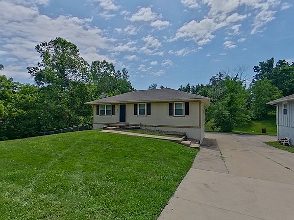 2nd image of 1705 Vilas St