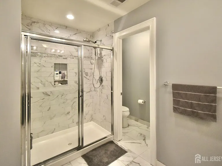 61 McCormick Ave S — Photo 15