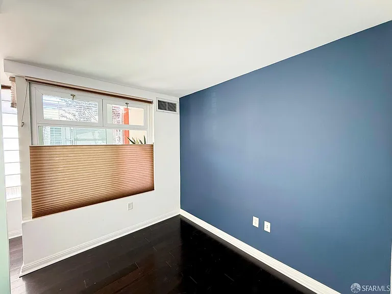 555 4th St #101 — Photo 2