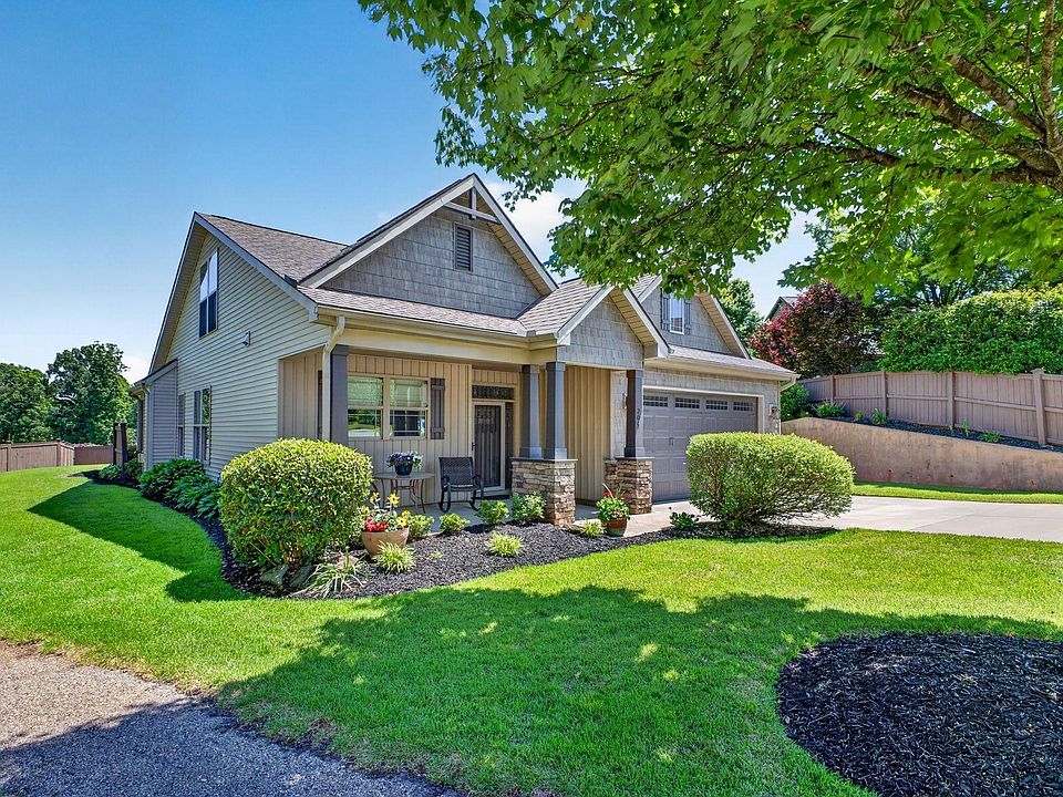1st image of 204 Braley Ct