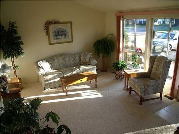 4th image of 6 Thistlewood Ln