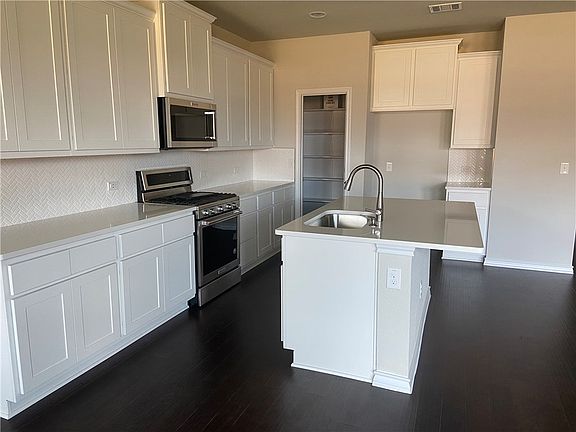 4th image of 309 Akumal St