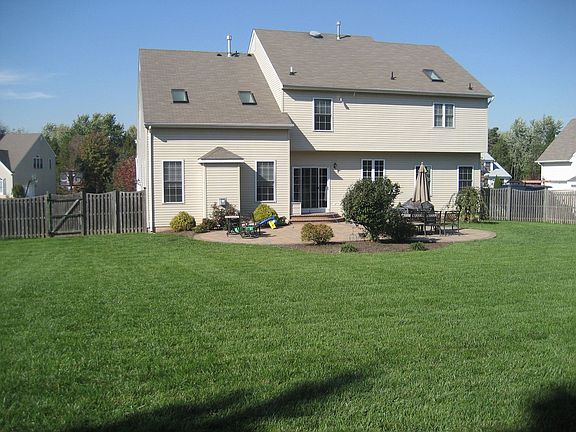 4th image of 22 Margaret Dr