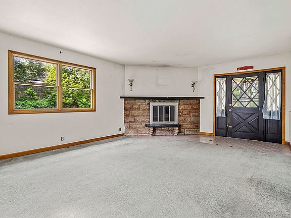2nd image of 131 N Harvey St