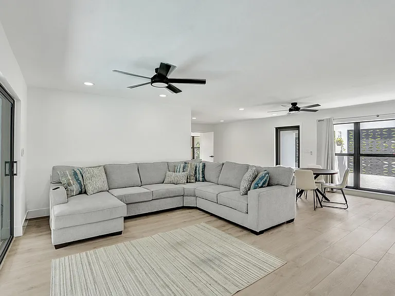 840 SW 3rd St — Photo 11