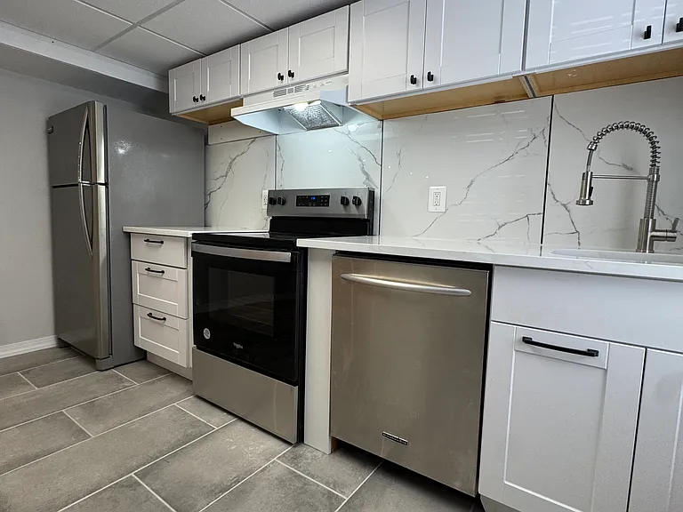 423 S 51st St #B01 — Photo 3