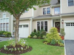 3 Landing Dr, Dobbs Ferry, NY 10522