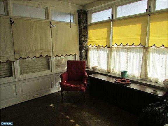 3rd image of 6116 N Fairhill St