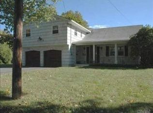 164 E 10th St, Huntington Station, NY 11746