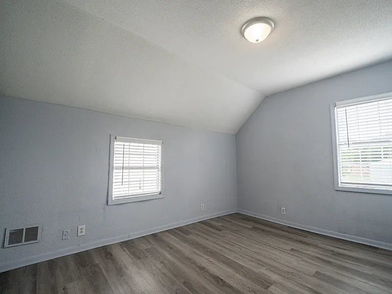 411 S Yale Ave — Photo 8