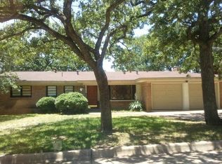 1420 Grantland Cir, Fort Worth, TX 76112