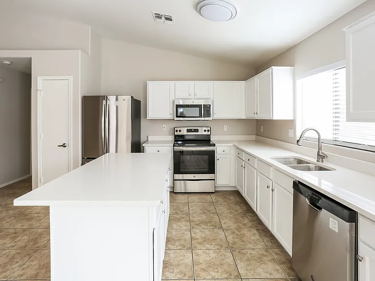 7334 W Lamar Rd — Photo 9