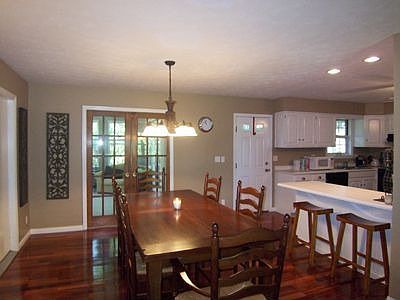 3rd image of 1055 Willow Ln