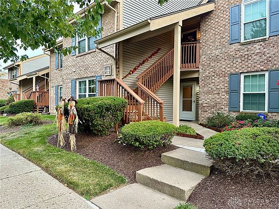 2nd image of 412 Waterfront Pl