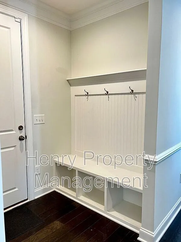 4 bed, 3.5 bath, 2465 sqft, $2,595 — Photo 3