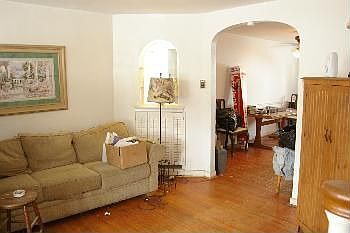 3rd image of 2913 Devereaux Ave