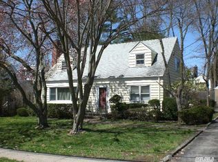 71 Reid Ave, Port Washington, NY 11050