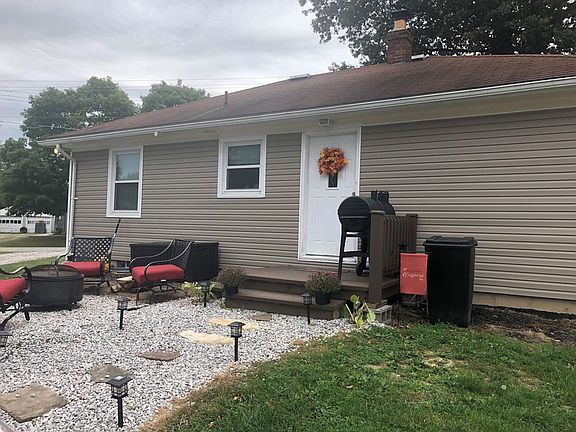 4th image of 1032 Summit St