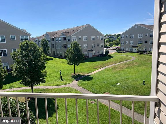 5th image of 315 Eagle Landing Ct #315F