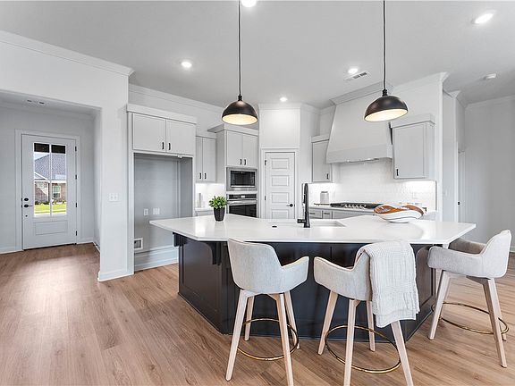 3rd image of 675 Primitivo Ave