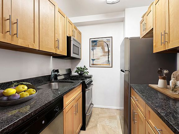 5th image of 77 W 55th St APT 12K